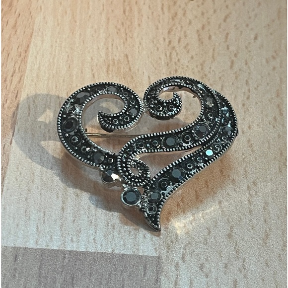 Vintage Marcasite Heart Black Asymmetrical Heart Brooch - Picture 1 of 8
